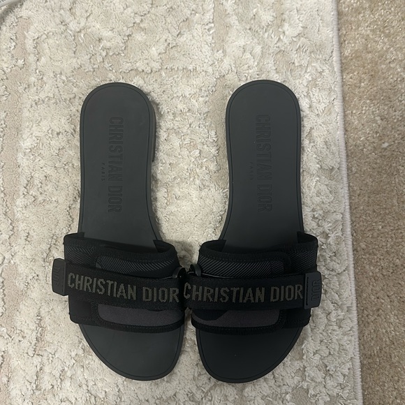 Dior revolution slides - Picture 1 of 4